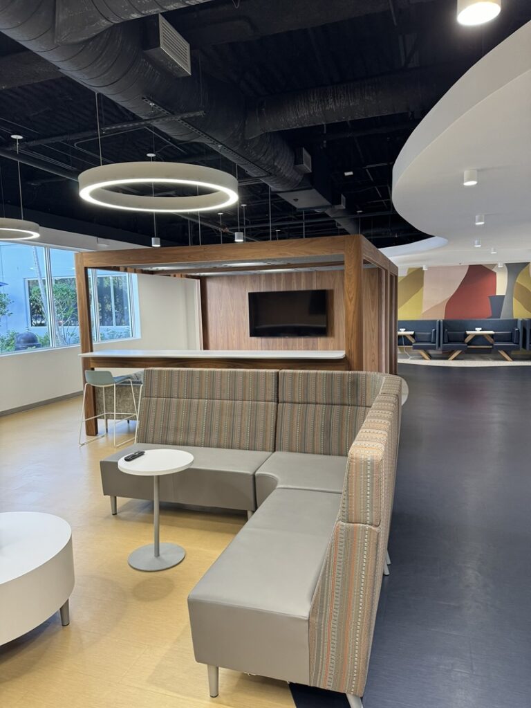 5600 Broken Sound 12