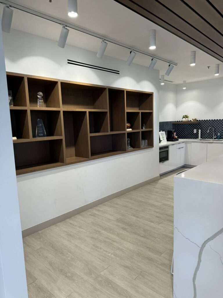 5600 Broken Sound 25